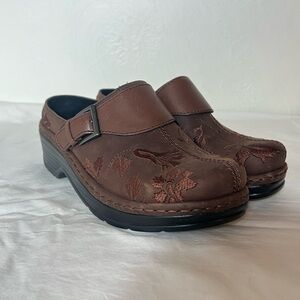 Klogs Footwear Austin Clogs Mules Brown Leather Embroidered Floral Women’s 7.5 M